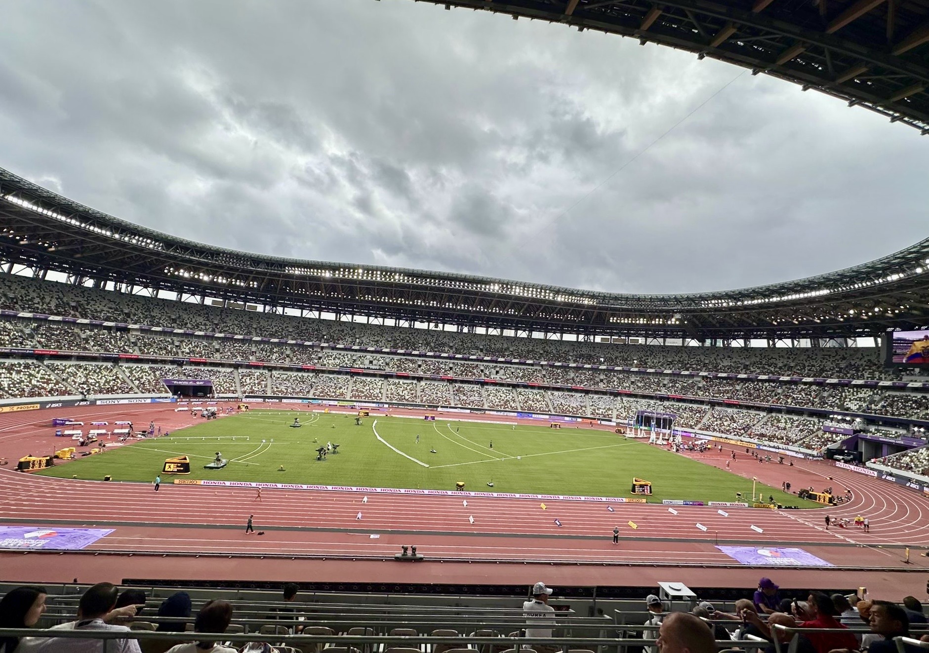 Okuda Saki - Nghệ sĩ trẻ nổi bật với phong cách độc đáo và tầm ảnh hưởng lớn trong làng nghệ thuật đương đại